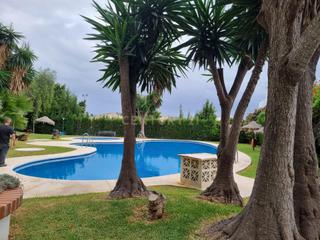 Apartamento  Luis taboada 38. Amplio piso en una residencia de lujo en este de málaga