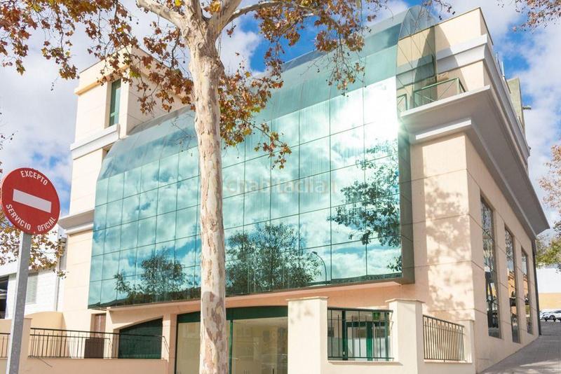 Foto 988097f7-848c-4168-9eb0-87c720bd9d46. Affitto locale commerciale in calle pedro serrano 12 in Benalmádena