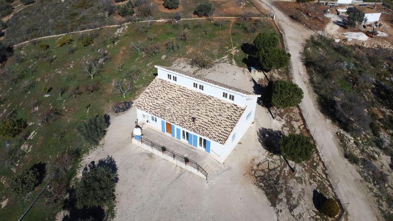 Foto 70d72afb-c609-48f3-b038-a6384a622e31. Casa in los arenales 25 in Loja