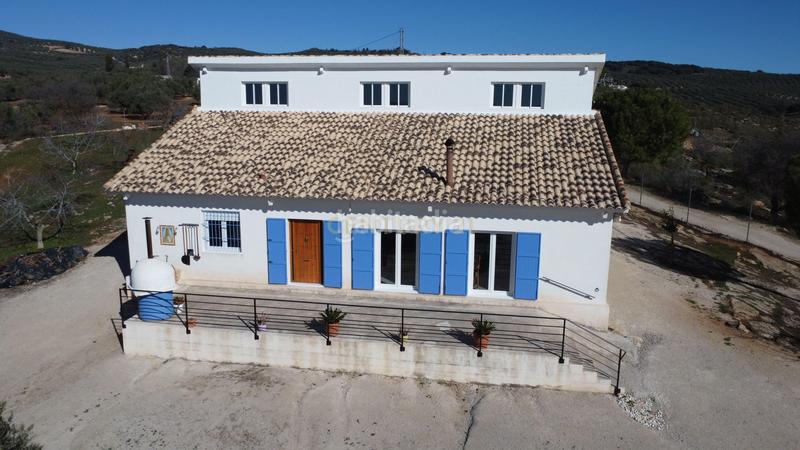 Foto dac27136-2d9e-4287-a898-bfabb5ff4ac3. Casa in los arenales 25 in Loja