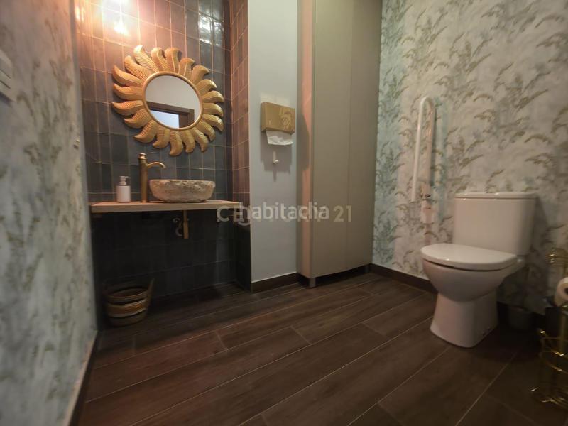 Foto d92e1ead-6d7e-4740-a916-5b9ed0b7122c. Lloguer local comercial a calle camilo josé cela a Fuengirola