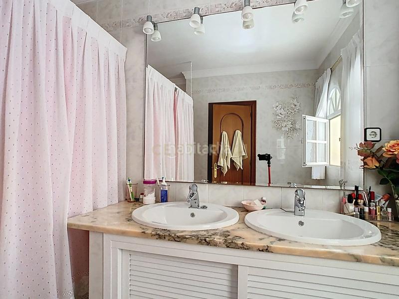 Foto 745be3b7-ce01-42a7-b5a3-3eda85585d55. Casa a calle limonero a Arroyo de la Miel Benalmádena