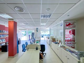 Location Local commercial à Calle skal, torremolinos, málaga, españa. Alquiler de amplio local en el centro de torremolinos