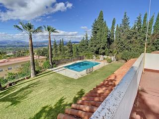 Chalet  Huertas altas 56. Venta finca con chalet y producción de aguacates y olivos en alh