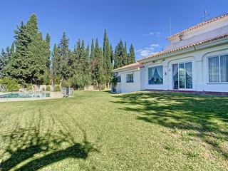 Chalet in Huertas altas 56. Venta finca con chalet y producción de aguacates y olivos en alh