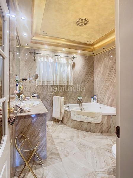 Foto fe4e0b59-ce7f-49d4-8cd6-89bb38095162. Chalet dans avenida del cantábrico 9 dans Arroyo de la Miel Benalmádena