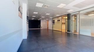 Local commercial à Avenida de mijas, las lagunas, spain 31. Excelente local reformado en avenida de mijas