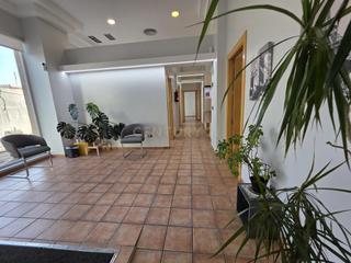 Local commercial à Avenida inmaculada concepción, benalmádena, spain 2. Local comercial en esquina con parking en pleno centro de arroyo