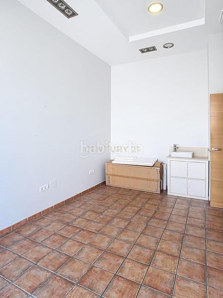 Foto c37add9d-fad5-4e05-b3e0-34cf51a48dfb. Location local commercial dans avenida inmaculada concepción dans Benalmádena