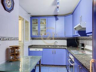 Apartament a Dolores ibarruri 45. Piso de 4 habitaciones, 2 baños y piscina en málaga capital