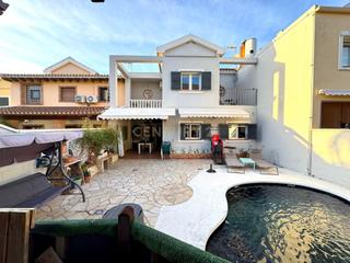 Casa adossada a Calle del parnaso, málaga, spain. Vivienda exclusiva de 300 m con placas solares en puerto de la t