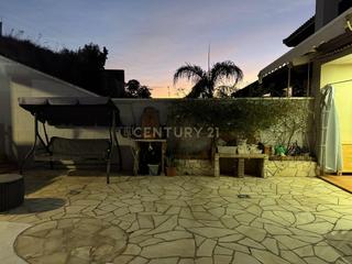 Casa a schiera in Calle del parnaso, málaga, spain. Vivienda exclusiva de 300 m con placas solares en puerto de la t