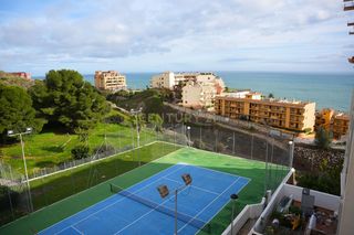 Pis a La Capellanía - El Higuerón. Piso con vistas al mar, garaje y piscina en carvajal