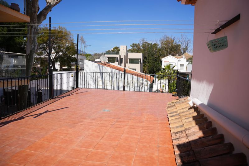 Foto 2029ab23-7b5f-47f6-9f4c-c3c543c51f6c. Casa adossada amb piscina a Las Lomas de Río Verde Marbella