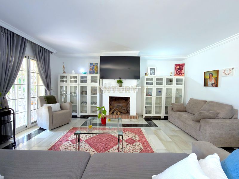 Foto 518ef859-b1a4-4c99-903a-16f7fa41a643. Casa adossada amb piscina a Las Lomas de Río Verde Marbella