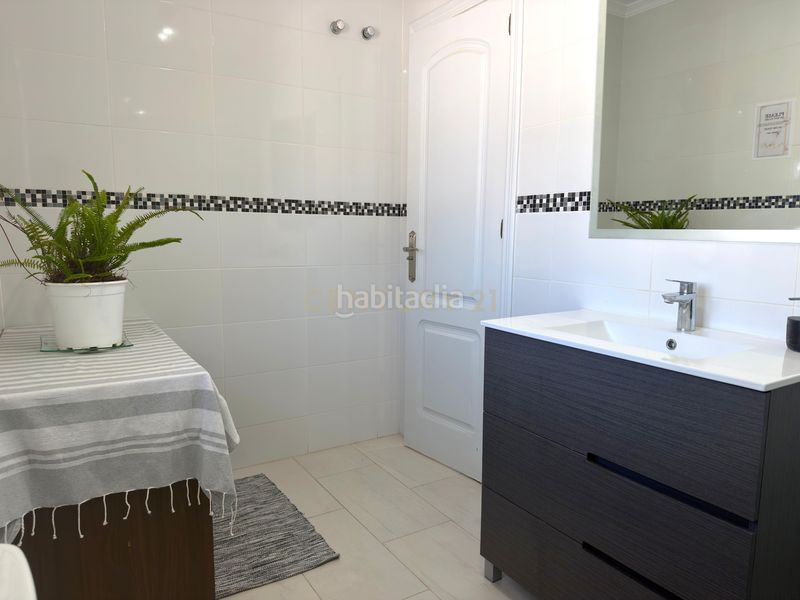 Foto 524140c2-5243-4578-8d0f-5e7e5b29163f. Casa adossada amb piscina a Las Lomas de Río Verde Marbella
