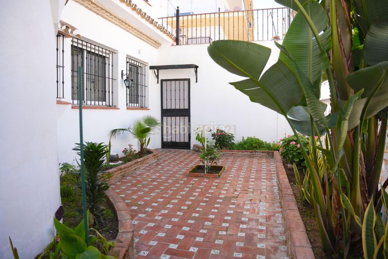 Foto 57f3ecdf-f495-4ce7-8705-8c538325756c. Casa adossada amb piscina a Las Lomas de Río Verde Marbella