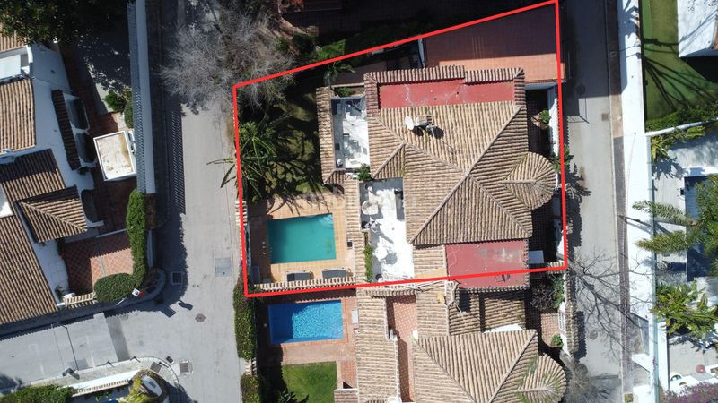 Foto 5c98a592-fa53-459c-bdc0-21a8252b1984. Casa adossada amb piscina a Las Lomas de Río Verde Marbella