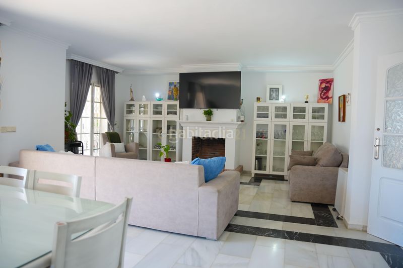 Foto a4105fb1-b35a-436e-b5f8-b642d5ac93e0. Casa adossada amb piscina a Las Lomas de Río Verde Marbella