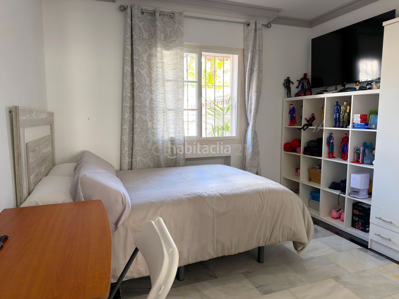 Foto b3b6658e-f478-4d83-990d-242d75aca107. Casa adossada amb piscina a Las Lomas de Río Verde Marbella