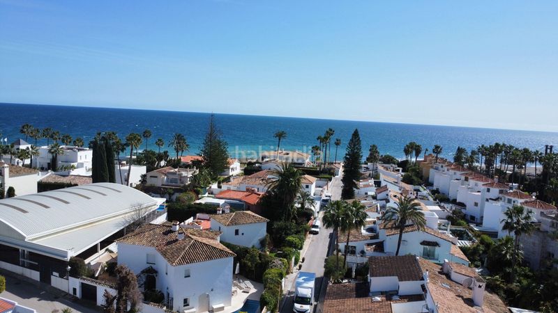Foto ead6e3d8-36d7-4ebd-95af-0f7495e4980a. Casa adossada amb piscina a Las Lomas de Río Verde Marbella