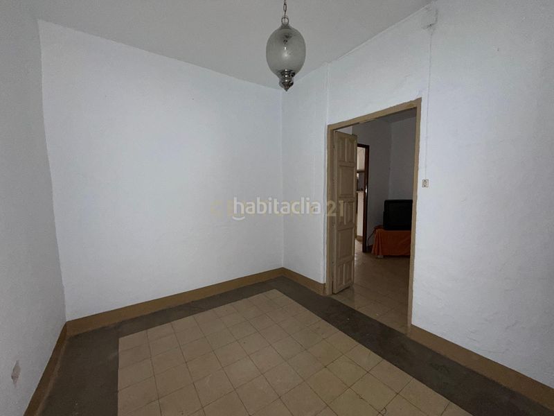 Foto a096e914-7a87-45e2-a305-e115a6d18be2. Edifici a calle atrás a Álora