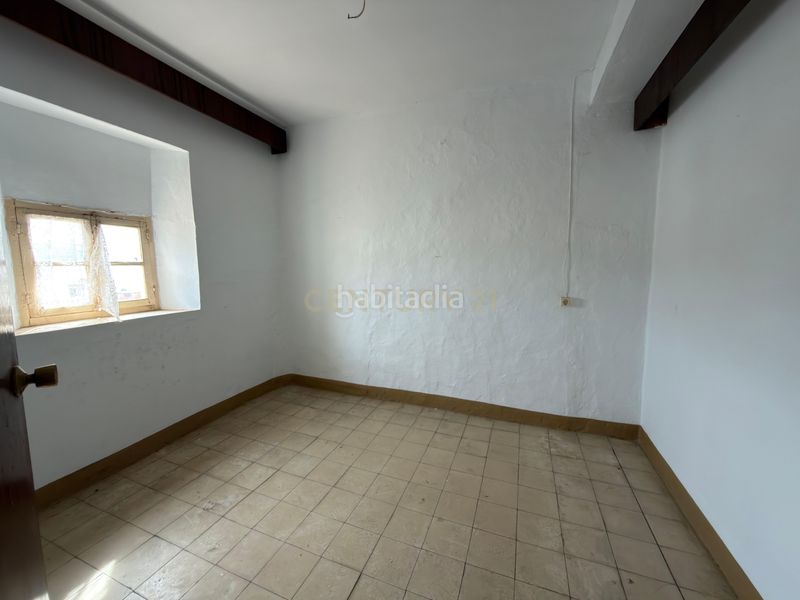 Foto fdd39cd7-a9d3-468a-a553-a83e98af0aa4. Edifici a calle atrás a Álora