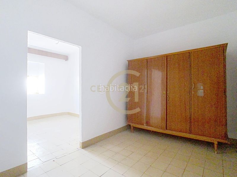 Foto 6089df65-8a72-4039-8d2d-d2e814dea544. Edificio in calle atrás in Álora