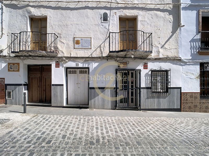 Foto bbc404b0-8da4-42aa-b00d-1d73e9bdfe84. Edificio in calle atrás in Álora