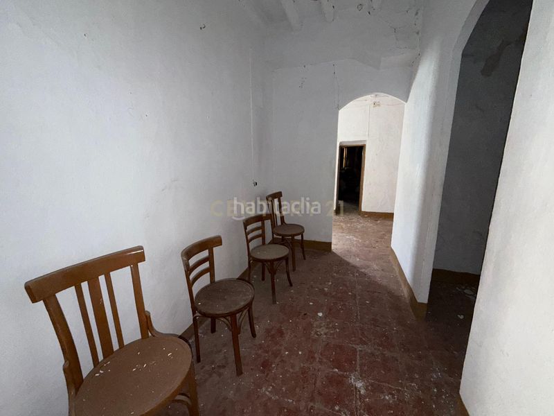 Foto 46a7f354-6b24-4aa3-a6d4-4b8b8044a330. Edifici a c. atrás a Álora