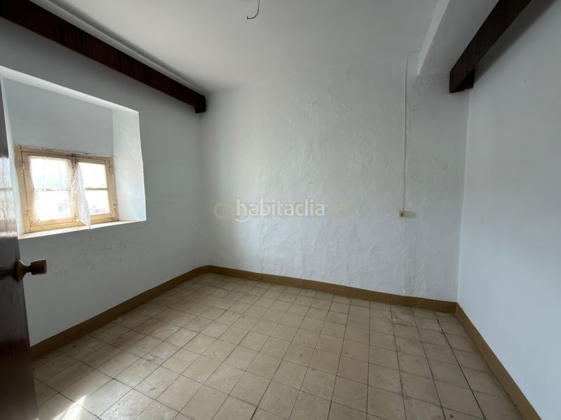 Foto 46bfd156-ddf6-4790-b885-abaf0d38c792. Edifici a c. atrás a Álora