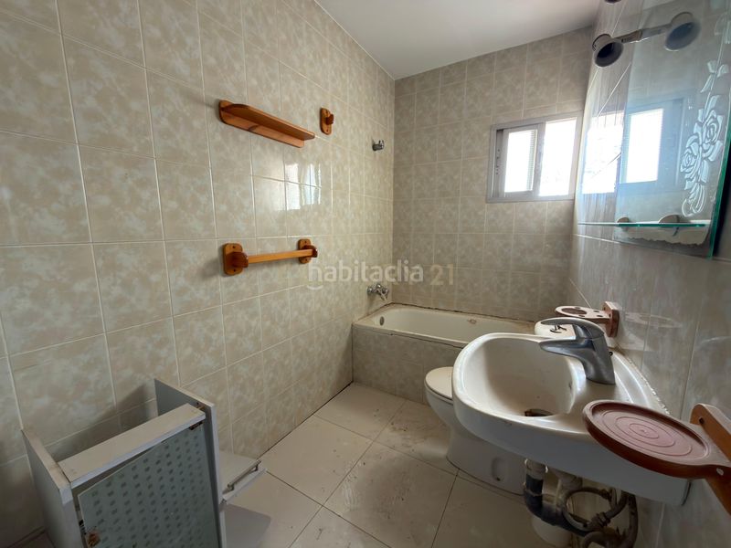 Foto 4c142338-1128-4a08-a862-3e5512838a91. Edifici a c. atrás a Álora