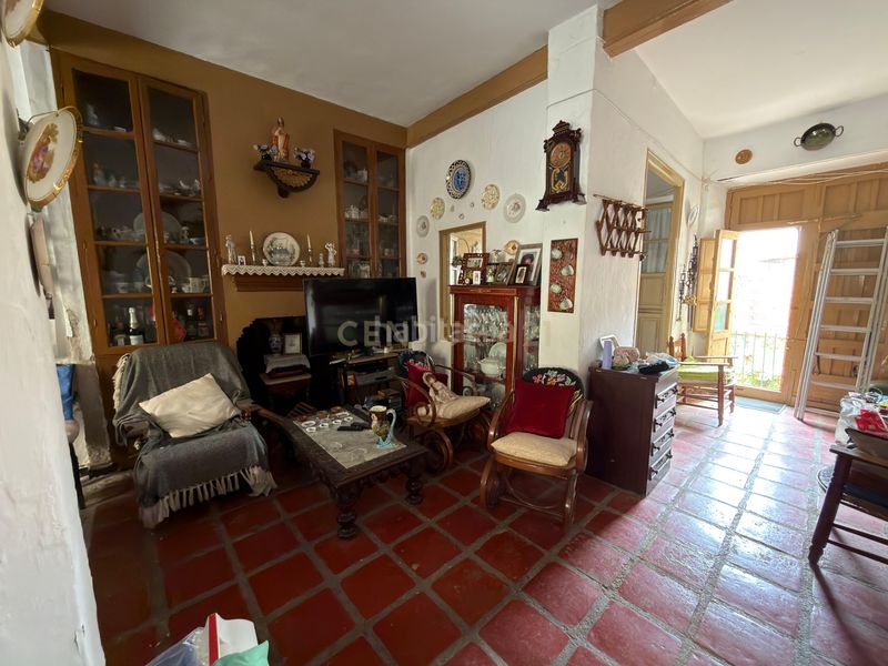 Foto 4e9c3107-7a3b-4110-aa44-acfd4e4e0f89. Edifici a c. atrás a Álora