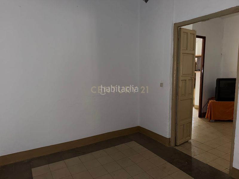 Foto 5c314ea5-b1d8-4762-8c84-041585711fb7. Edifici a c. atrás a Álora
