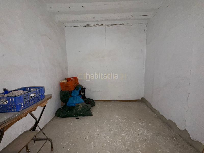 Foto 5fe12941-ca7a-49aa-aaee-caea1f2a0705. Edifici a c. atrás a Álora