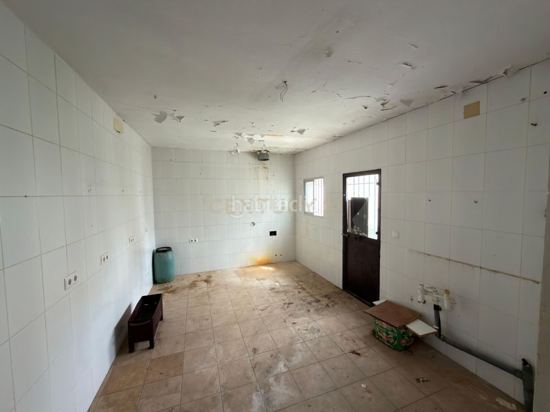 Foto 8d509667-270f-49e7-ad17-1a93b077ccf3. Edifici a c. atrás a Álora