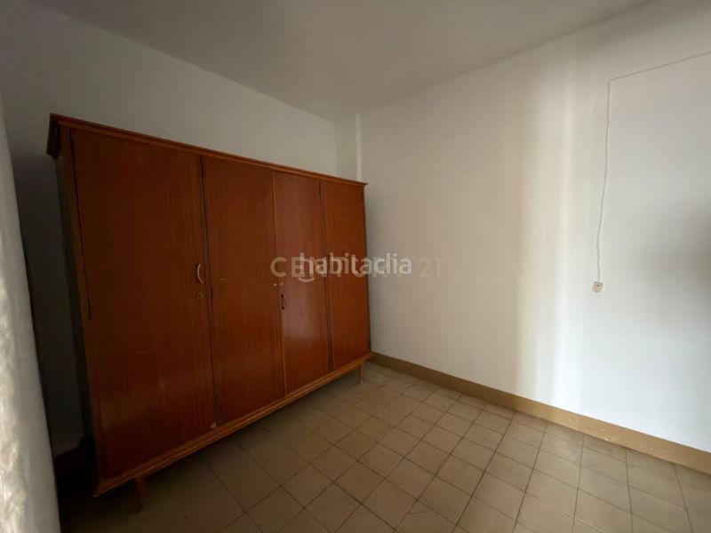 Foto 922a38d1-19ad-4ea4-ba85-55ac51db92a5. Edifici a c. atrás a Álora