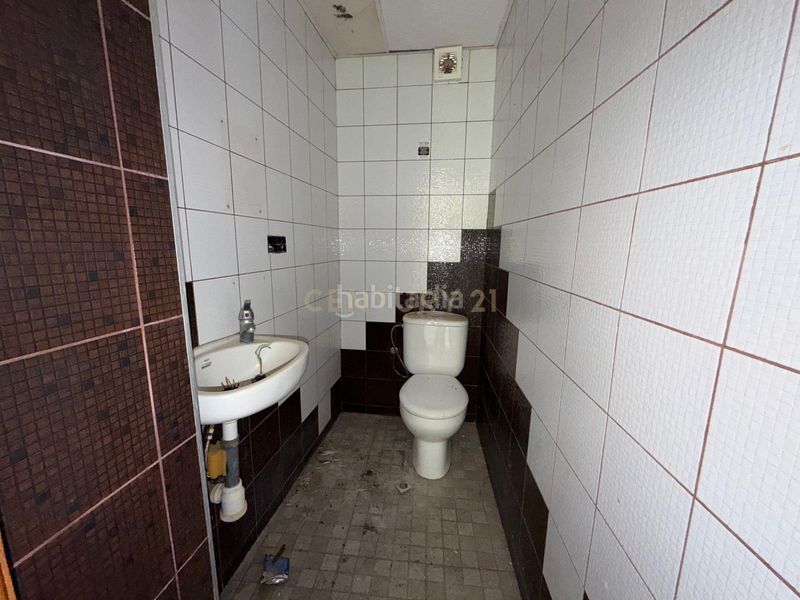Foto aced81d2-c7cd-423a-a9ad-d0e7bea1257f. Edifici a c. atrás a Álora