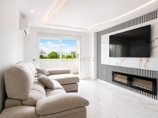 Apartament a C. pablo iglesias, 5, benalmádena, spain. Bajo de 3 dormitorios con piscina, jardín, trastero y garaje com