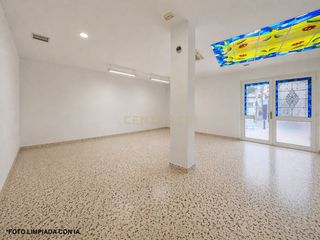 Geschäftsraum in Calle las flores, benalmádena, spain. Espacio comercial en benalmádena, málaga  oportunidad única