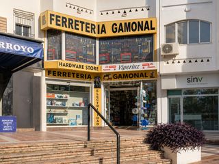 Local Comercial a Benalmádena. Local comercial con rentabilidad estimada hasta el 9,5 en arroyo