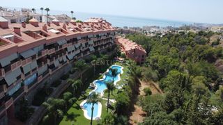 Apartment in Calle las dalias, fuengirola, spain. Ático dúplex en torre blanca, fuengirola  vistas al mar, 3 terra