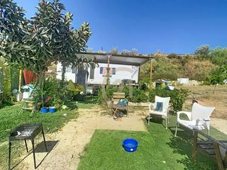 Fondo rustico in Ma-3300, alhaurín de la torre, spain. Terreno rústico con casa móvil, piscina y pozo de agua  alhaurín