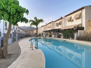 Maison jumelée à Cam. del río, 14, 29593 bermejo, málaga, spain 4. Moderno apartamento en álora con piscina.