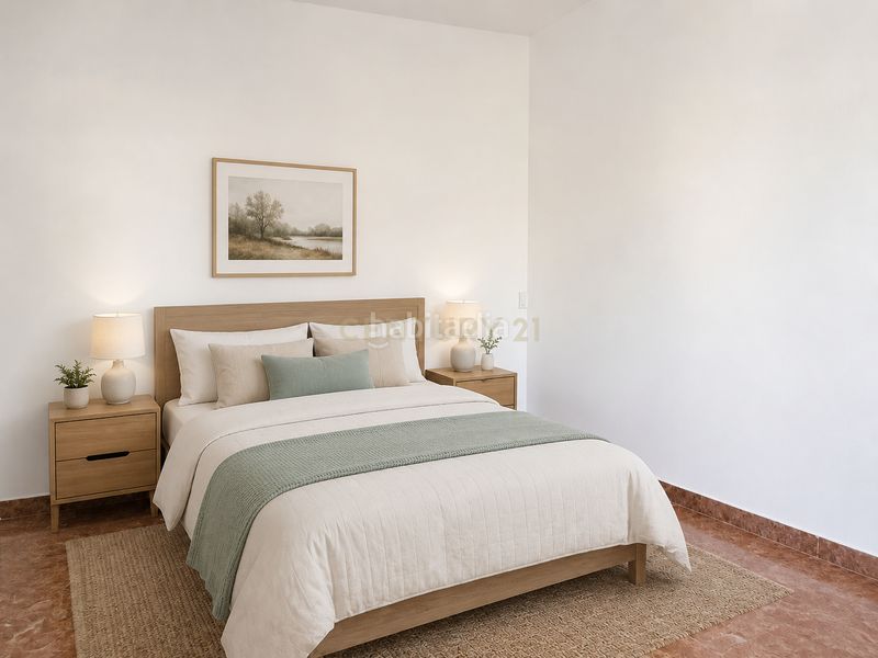 Foto e871ffa8-3c5c-48d2-b4aa-e5a9855e5874. Alquiler apartamento en avenida imperio argentina planta independiente de villa con gran terraza, piscina y vistas al mar costa en Benalmádena