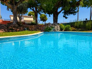 Miete Appartement in Avenida imperio argentina, 21, benalmádena, spain. Planta independiente de villa con gran terraza, piscina y vistas