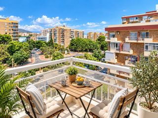 Pis a Avenida gamonal, benalmádena, spain. Apartamento con terraza, vistas al mar y posibilidad de licencia