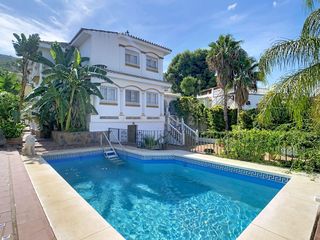 Xalet a Calle oloroso, 17, alhaurín de la torre, spain. Chalet en venta en alhaurín de la torre con piscina