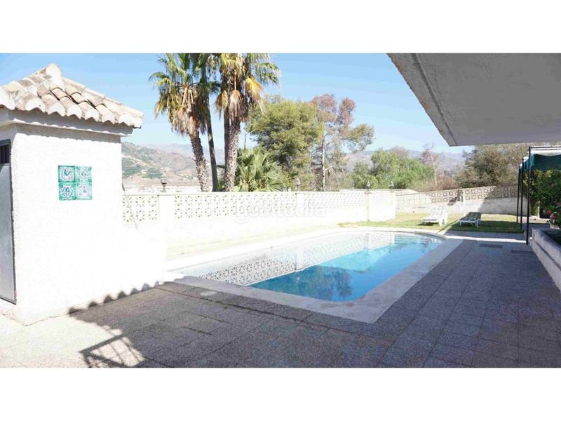 Foto 042536a5-d41b-4c09-aef8-3b30b3f0e7d6. Chalet en raíces 1 los pinos chalet privado en venta en Almuñécar