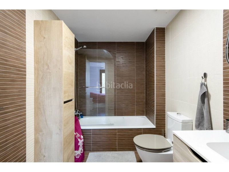 Foto 00ef0faf-bdca-402f-91b7-0c375ba38754. Àtic amb aparcament piscina a Centro Salobreña